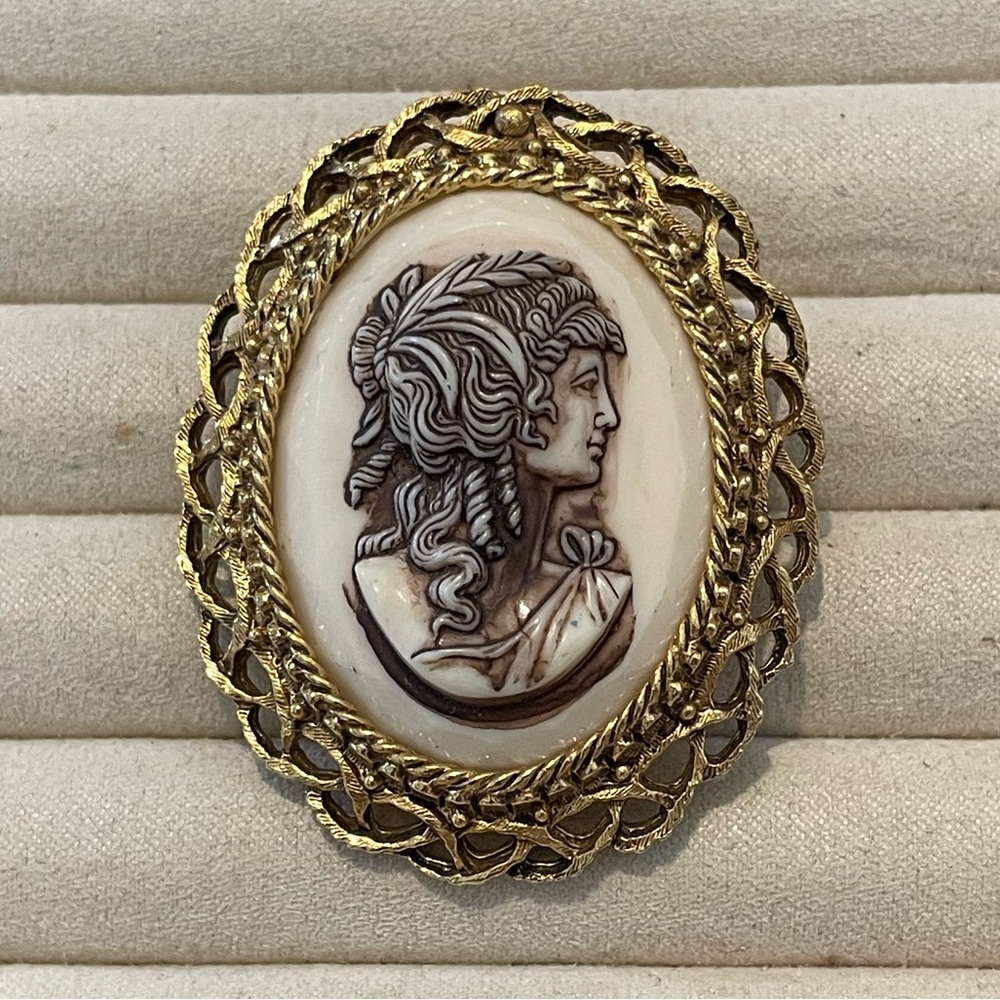 Florenza Vintage Gold and Cream Cameo Brooch